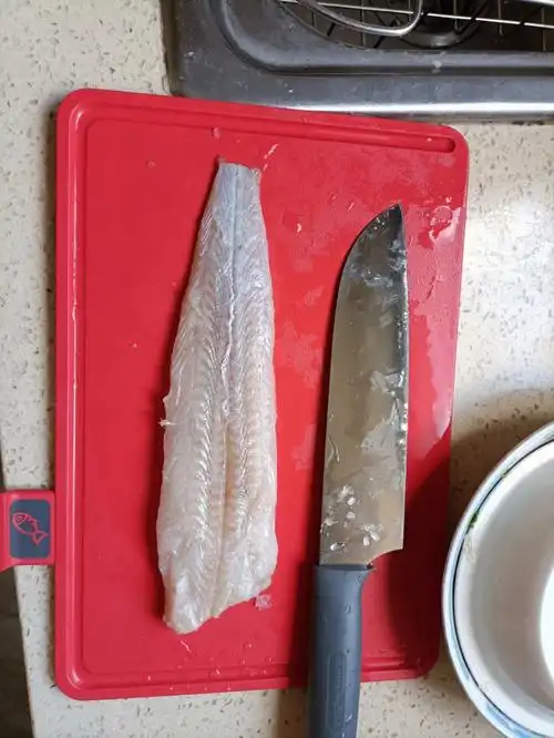 宝宝辅食之龙利鱼去骨