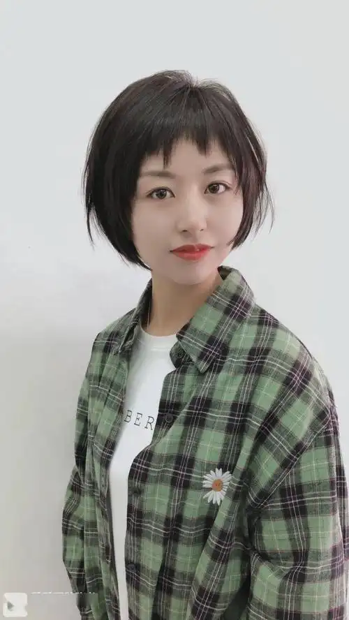短发女生,可以搭配这些刘海!_发型