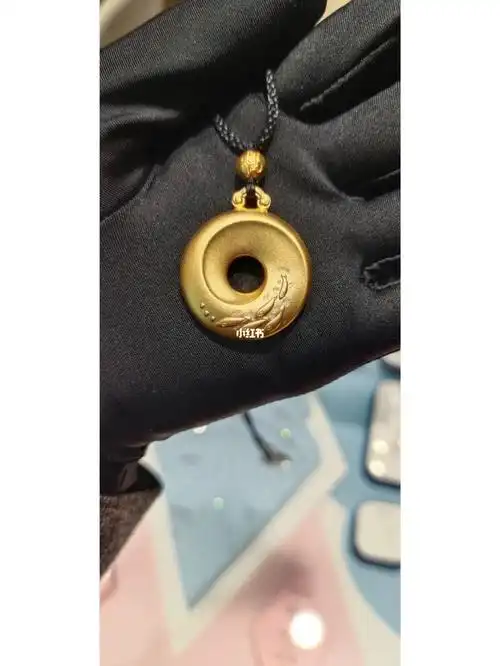 周大福传承吊坠