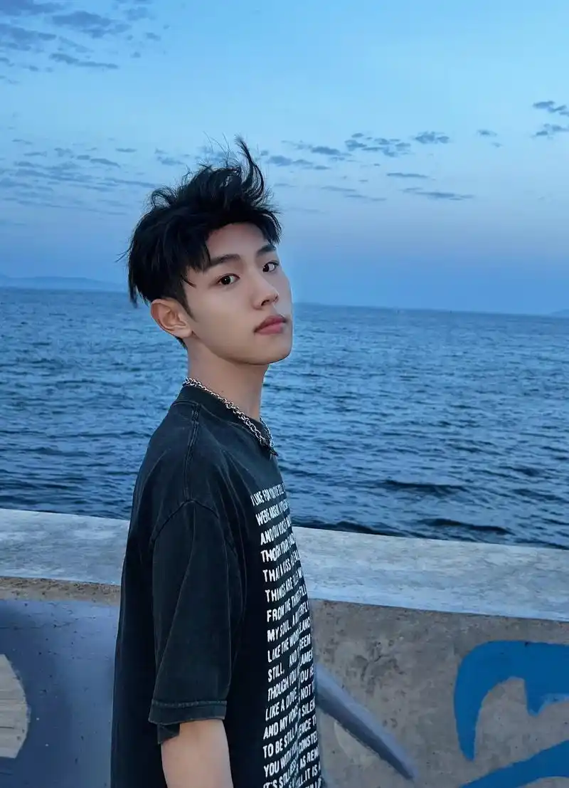 随便吧 我才18岁#分享照片 #185大帅哥 #阳光男孩 - 抖音