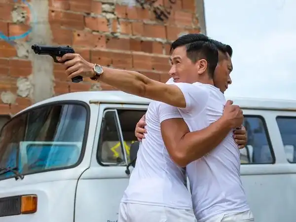 电影版除了原班人马之外,主演卡司还加入男张家辉,古天乐,吴镇宇