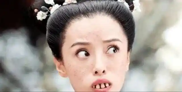 女明星扮丑角色对比,前面都非常敬业,看到baby后,这是认真的吗