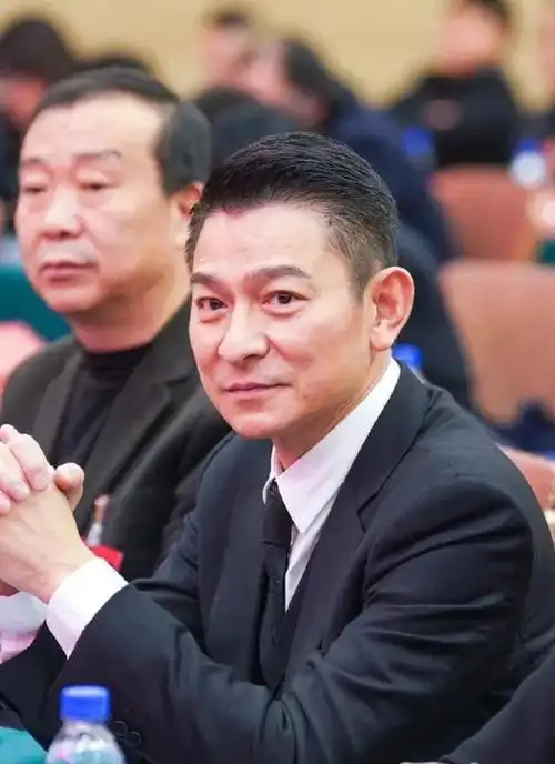 62岁刘德华晒一日三餐,网友:太狠了,难怪看起来像40岁!