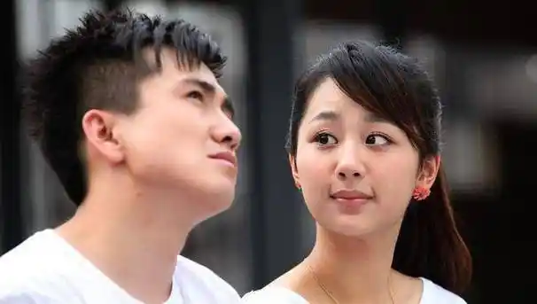 杨紫15岁时,被投资方女儿撵走,错失家有儿女第三部_宋丹丹_背景_公司