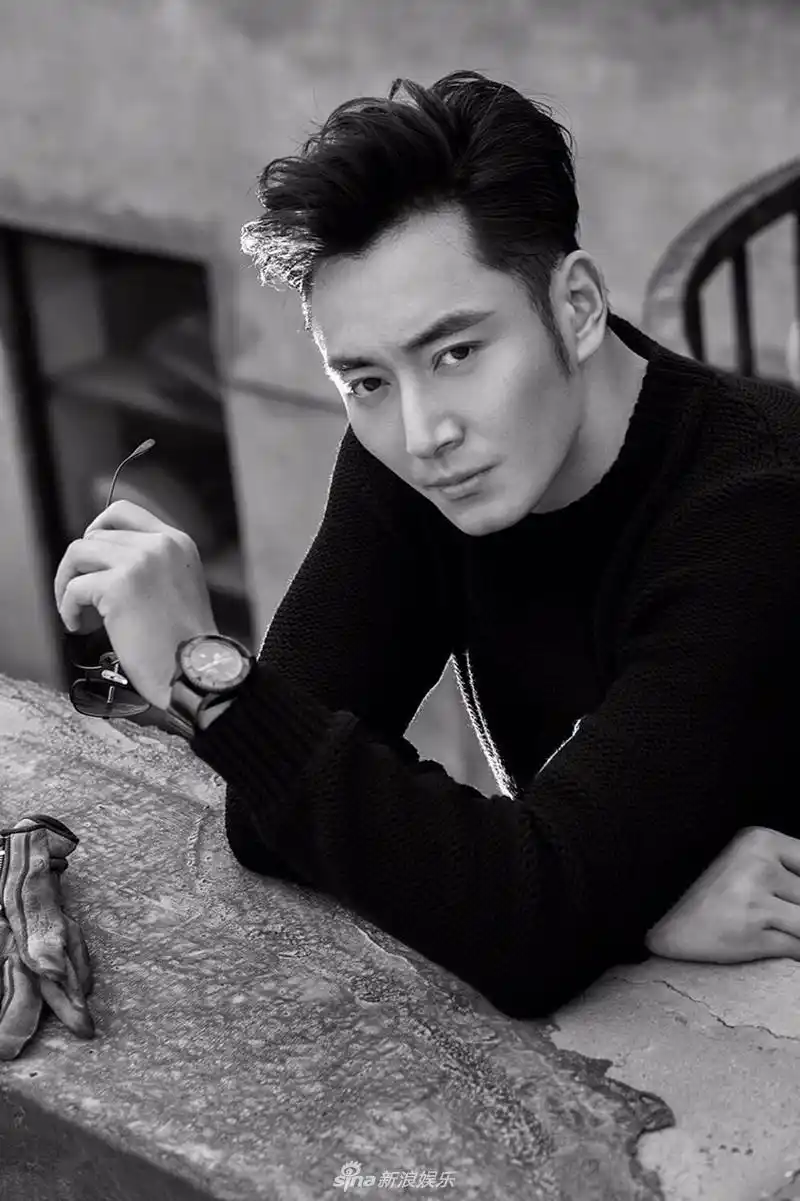 组图:李东学登《人民日报》"红榜" 演技屡获认可