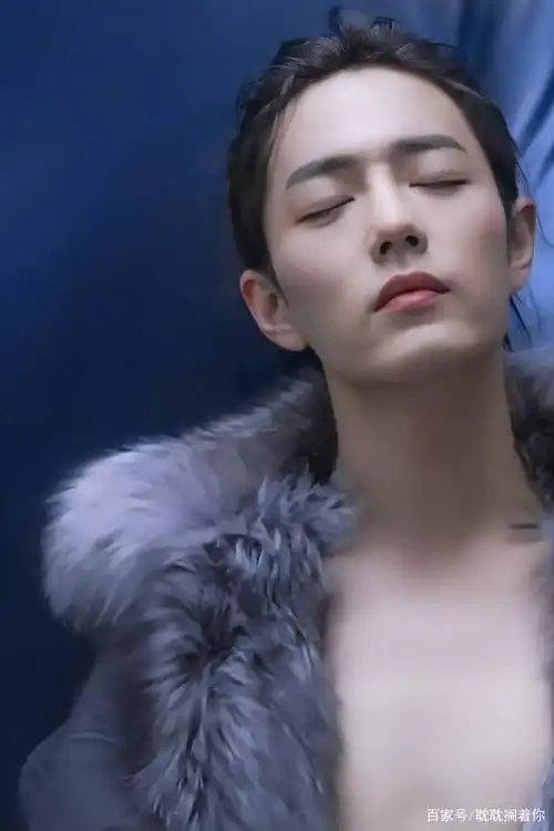 肖战时尚芭莎花絮,这身材简直是绝了!
