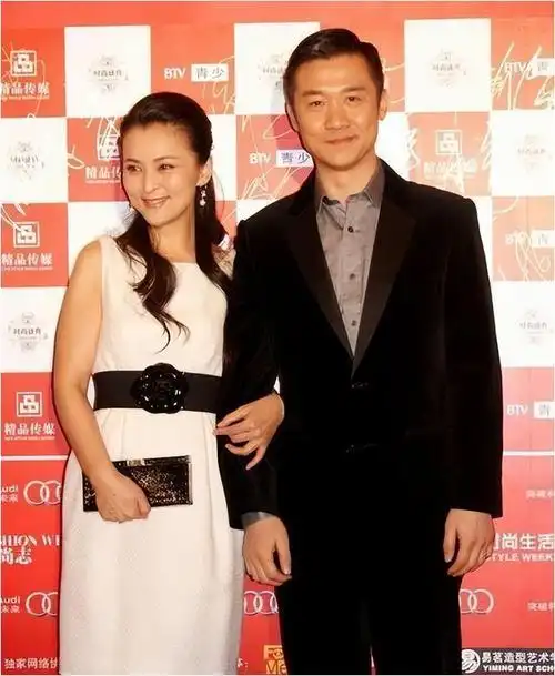 黄志忠与何音:他们离婚多年,两人的生活相差太大
