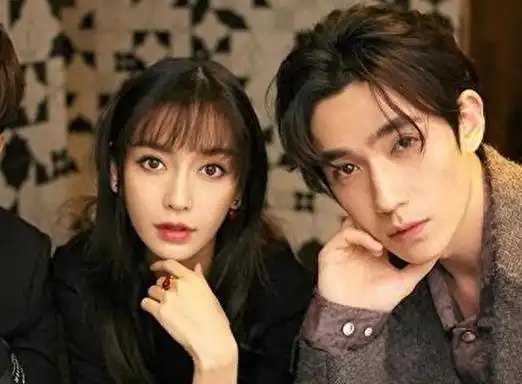 和她合作的工作室透露,其实那件礼服的尺码本来就偏小.