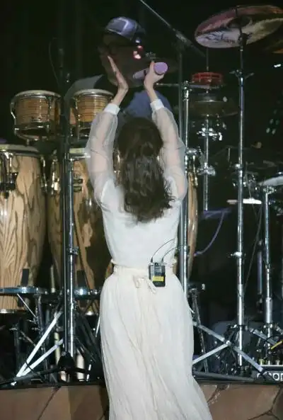 iu的背影也能很迷人