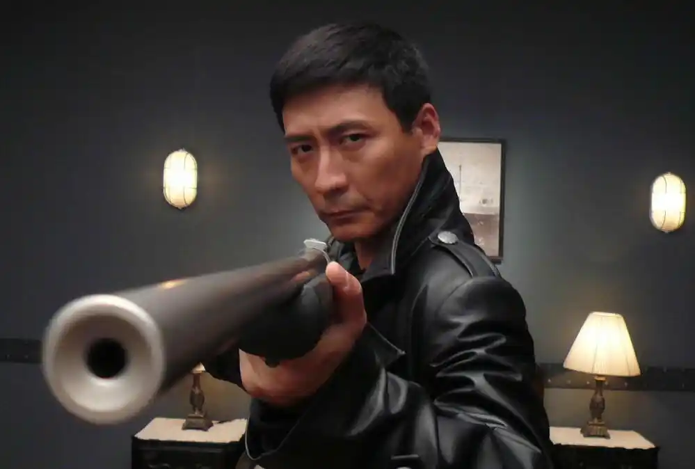 五位拿枪的男星,孙红雷霸气,最后一图才是经典!