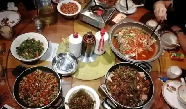 四川75岁酒友走红,喝酒40年身体无碍,其坦言:喝对酒是关键