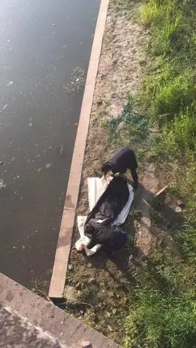 可怕仪征又有人淹死胥浦河里站着一具死尸