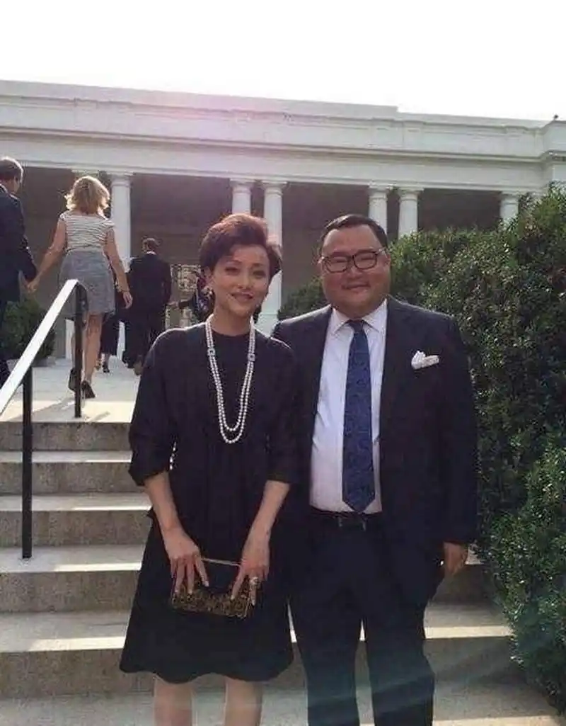 51岁杨澜生活照曝光丈夫吴征发福厉害23岁儿子名校毕业好帅气