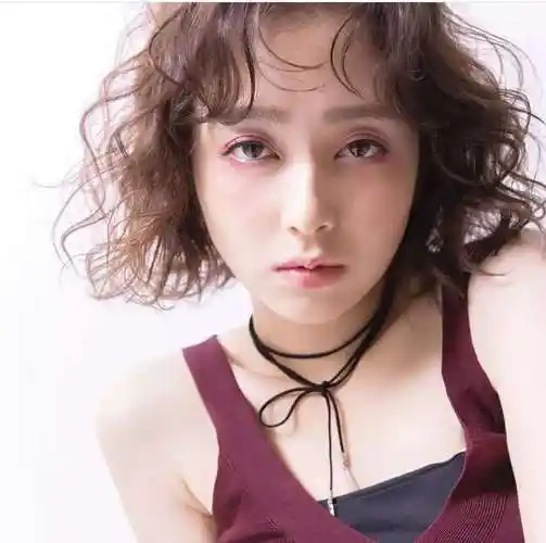 款适合头发稀少的发型(显发多的流行发型)"