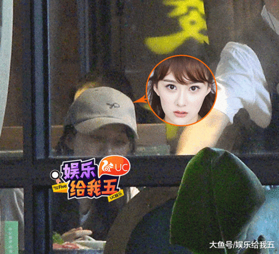 黄子韬爱将曹曦月疑恋情曝光夜会神秘男同车回酒店