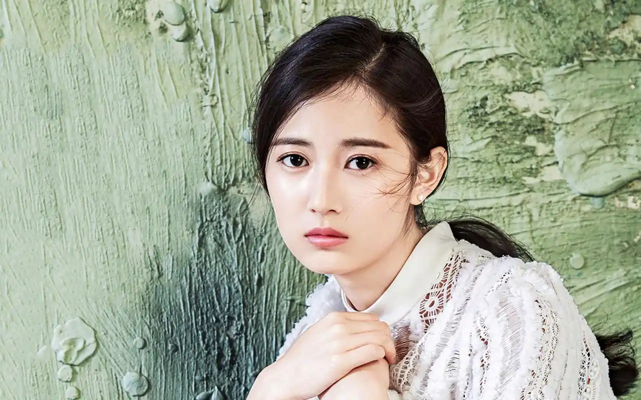 《锦绣未央》陈钰琪清新写真图片桌面壁纸