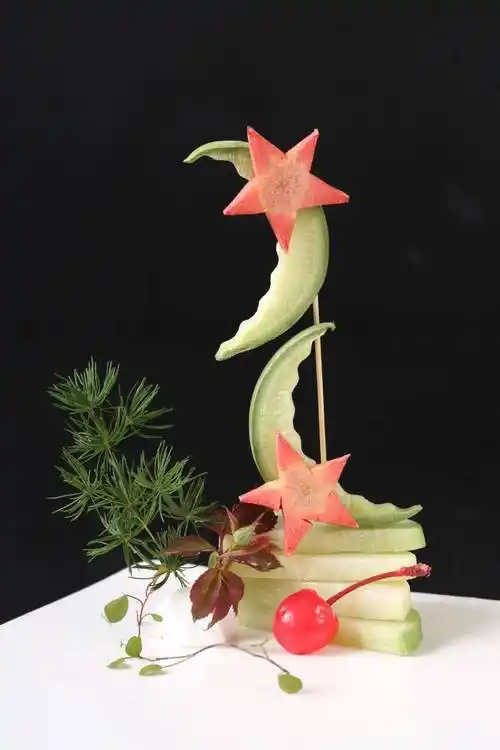 广成大酒店举办厨师盘饰设计比赛_菜品_绘画_雕刻