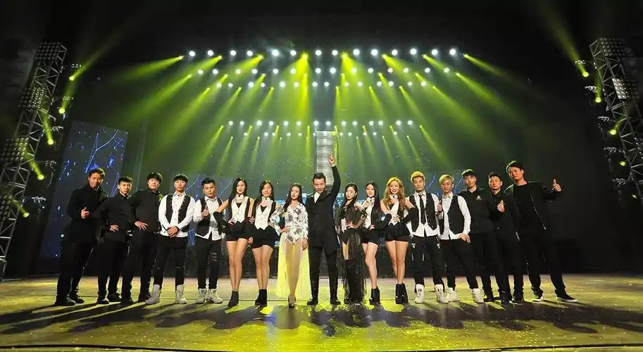 12位团队成员的倾心付出8位蜚声中外的魔术顾问4年倾尽全力精心打磨1