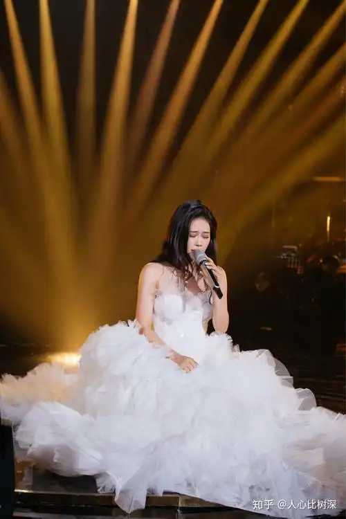 本季歌手袁娅维的造型难道不香吗