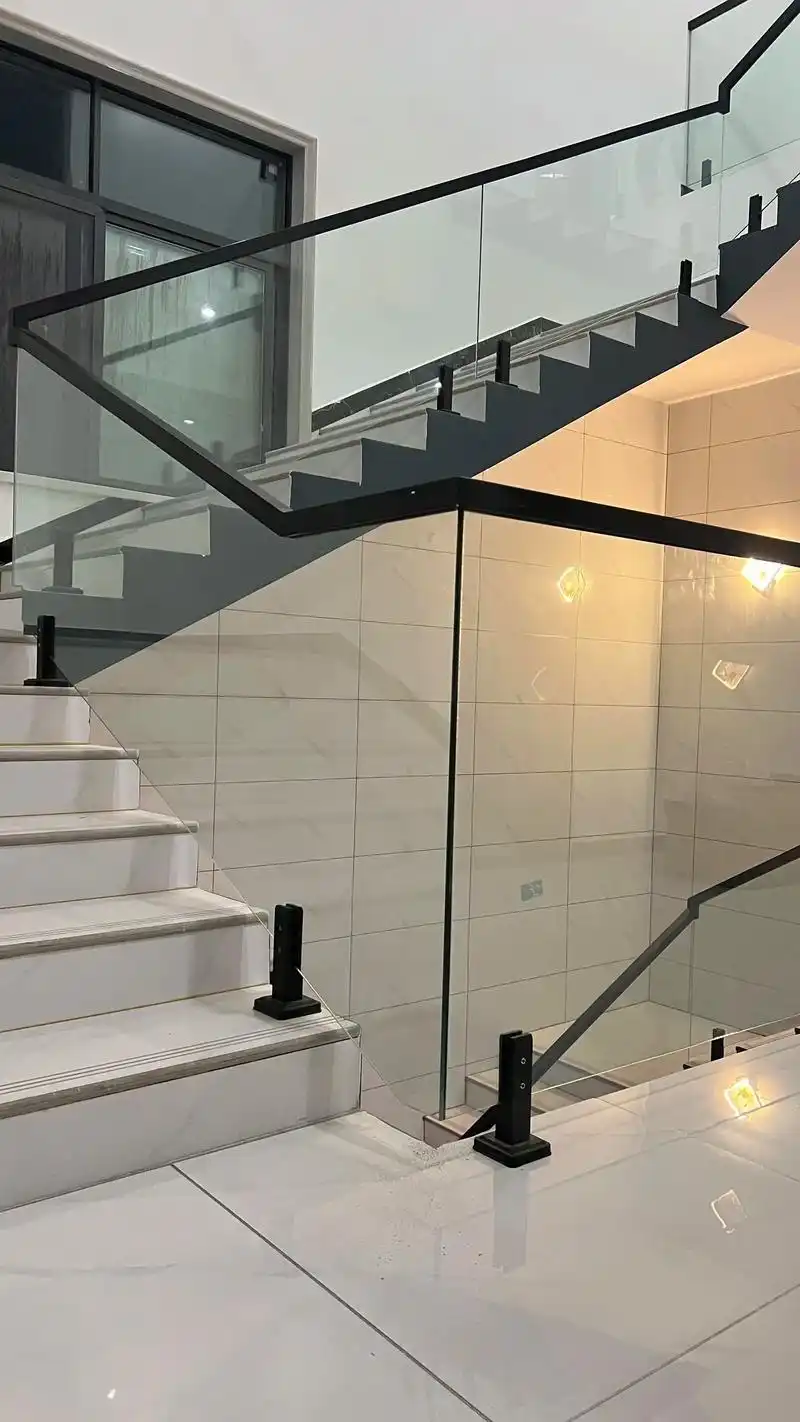 玻璃楼梯扶手 #玻璃护栏 #案例分享 #轻奢极简 #现代别 - 抖音