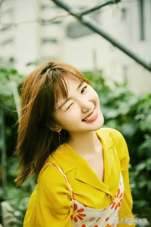 努力并且坚强,她的笑能治愈人心的漂亮女孩毛晓彤