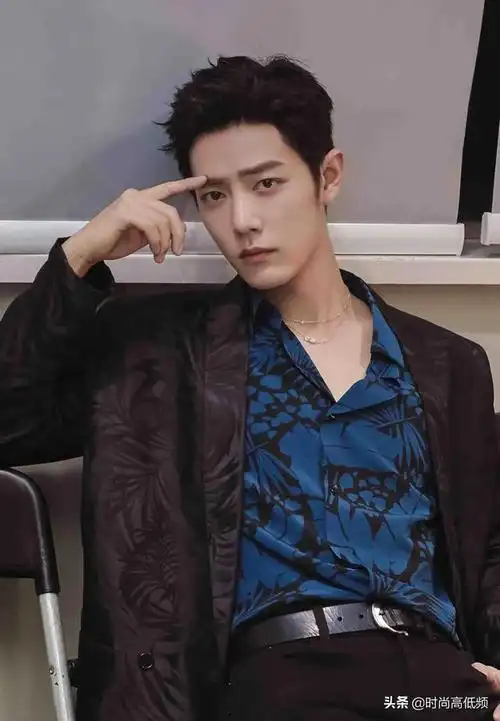 肖战获2021全球最帅男演员top1这是真的有颜值牛逼症吧