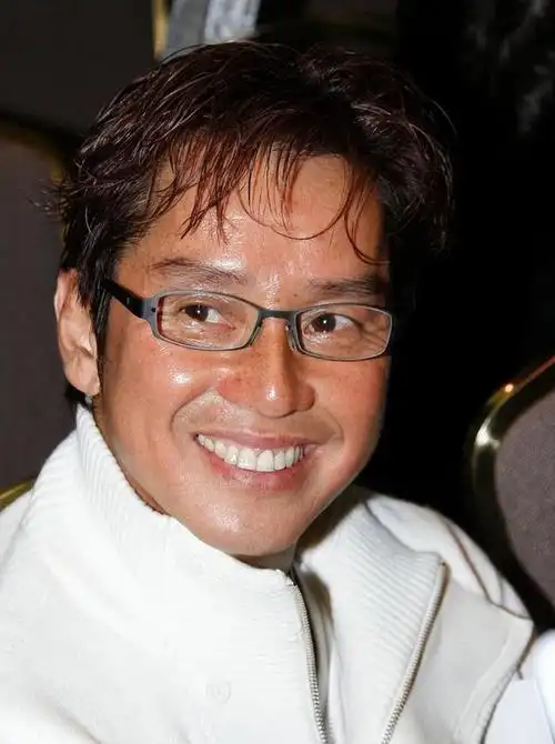 渣男始祖谭咏麟骗发妻丁克打胎吴亦凡听了都要乖乖叫老师