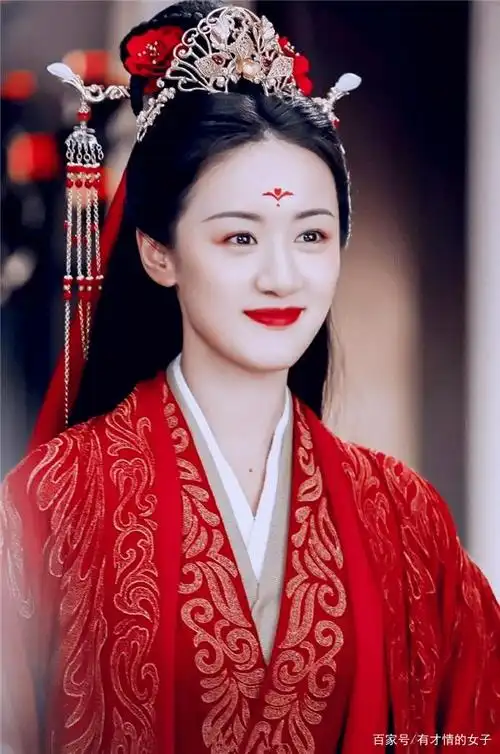 同样是凤冠霞帔造型,躲过袁冰妍,逃过杨紫,却被热巴丑哭了
