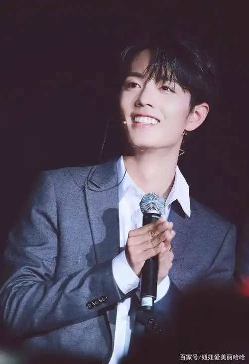 阳光微笑的肖战,最美好!这些照片我要收藏起来!