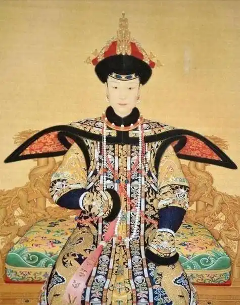 乾隆元年,登基不久的乾隆便将富察皇后所生的嫡子永琏秘密立储,谁知