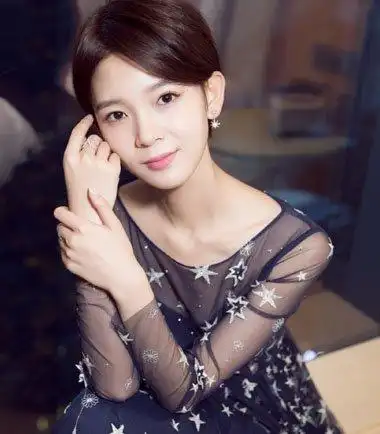 陈瑶变身"猫女郎" 短发这样做真的好漂漂