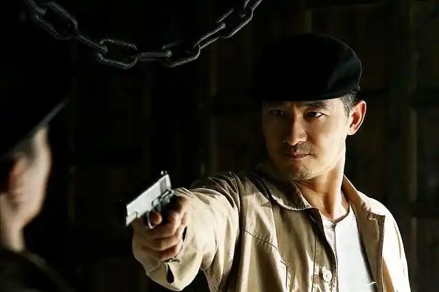 《劫中劫》央八开播 暖叔郭晓东变冷面007