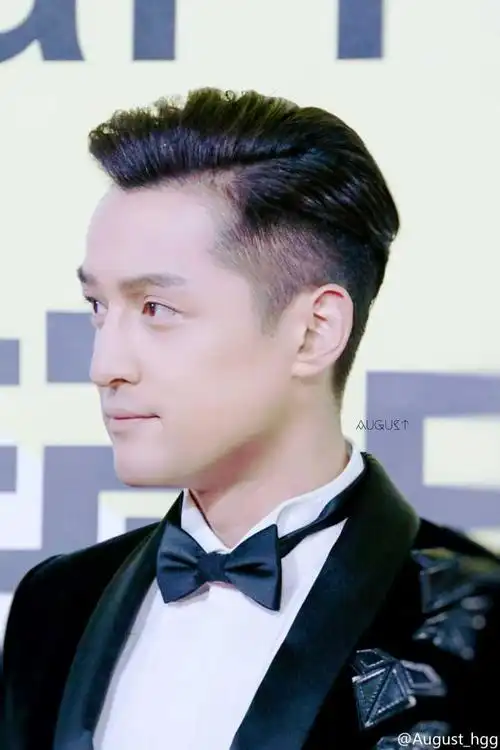 如何评价胡歌的五官?