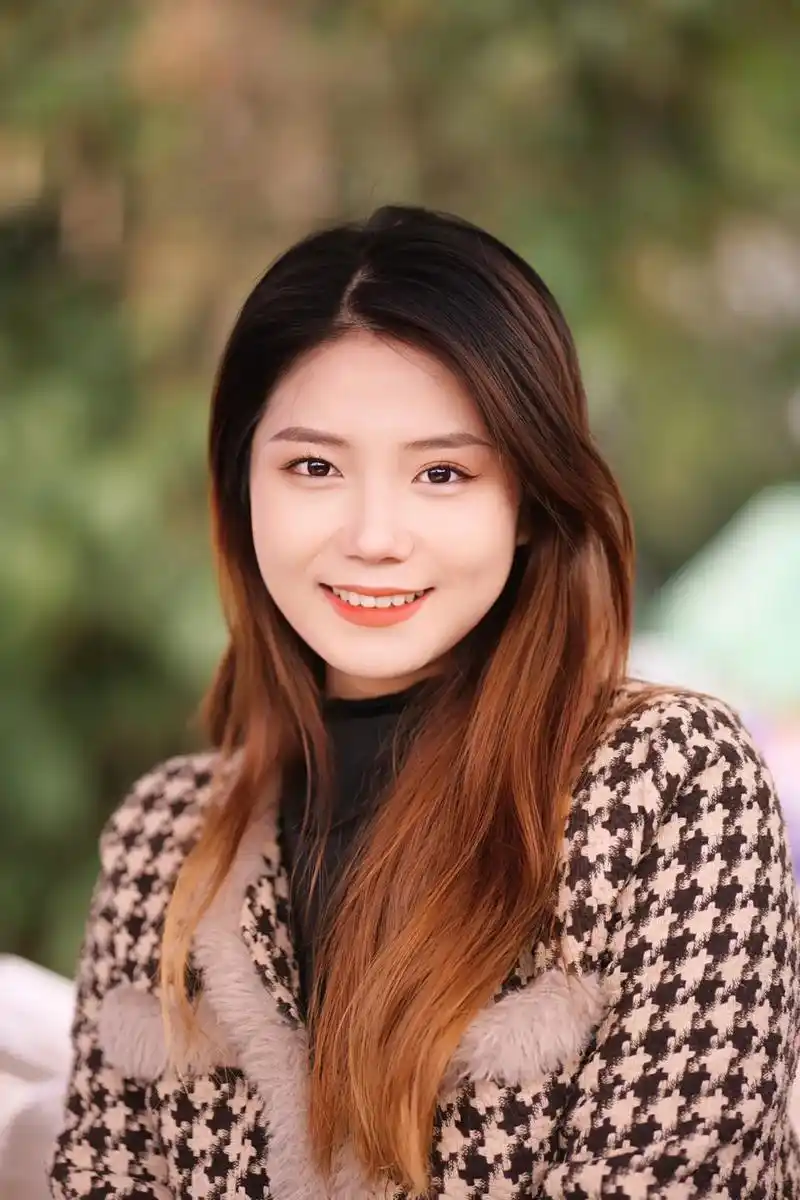 女人过了二十岁 总要带点风情万种吧!#氛围感 #分享照片 # - 抖音