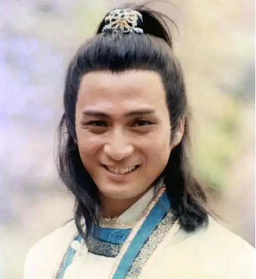 年轻时的汤镇业气质出众,无论古装还是时装都非常靓仔,因而被认为是