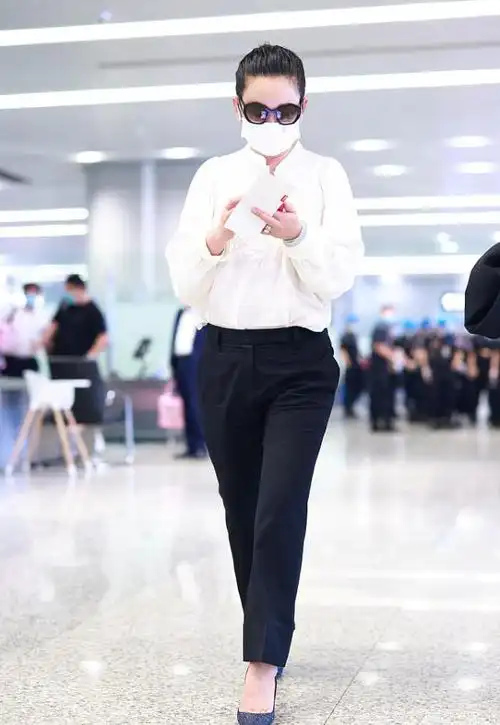 原创秦海璐气质真的太好了衬衫加西装裤尽显魅力40多岁美的自然