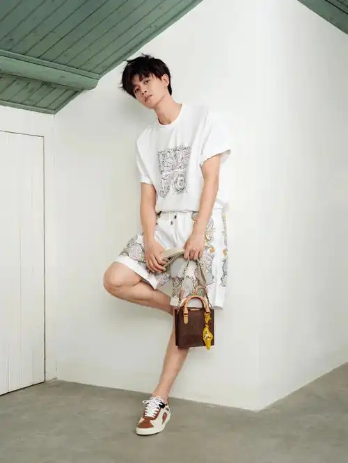 任嘉伦  #任嘉伦etro品牌大使