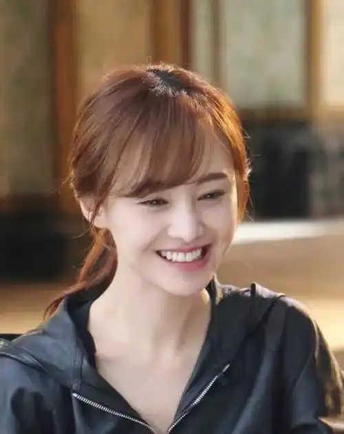 都在关心马伊琍的衣品,我却迷上了袁泉的"月牙刘海"!