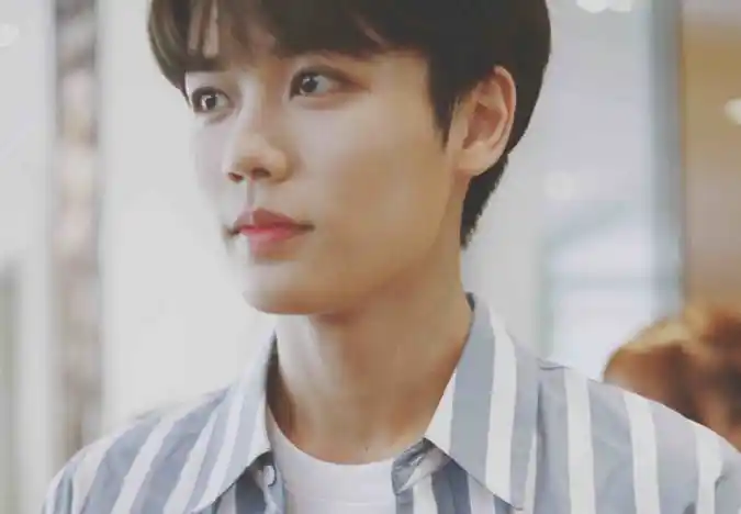 ninepercent林彦俊素颜现身,行程太忙不洗头,粉丝:戴帽子偷懒