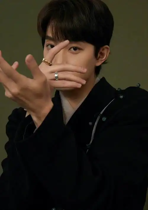 洒脱不羁少年范世琦