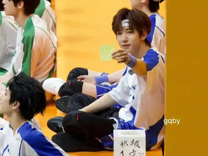 贺峻霖给粉丝手写生日祝福##她完了她要喜欢贺峻霖一辈子了