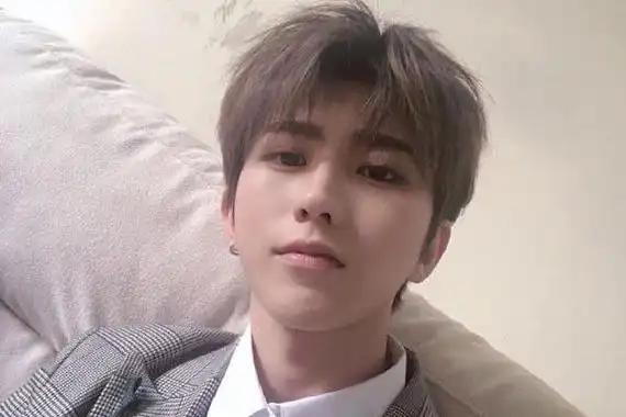 6月26日,蔡徐坤突然冲上热榜第一,直接引爆了热搜,不是因为演唱会,也