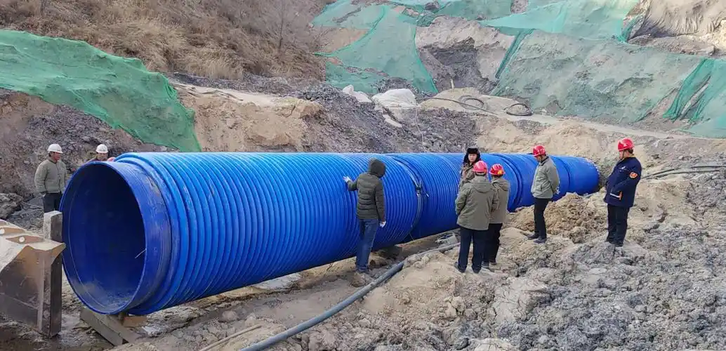 本工程的原料均为聚乙烯,加工成管件,管件后,施工便利.