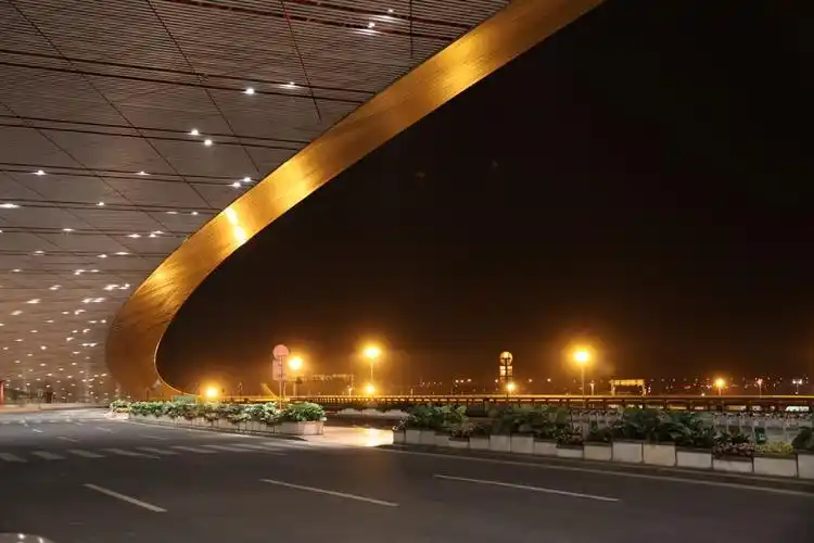 北京首都机场t3航站楼夜景