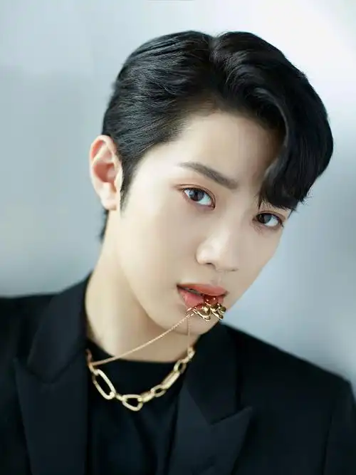 简介:赖冠霖上海帅气活动照图片,分享一组赖冠霖图片给大家,图中的