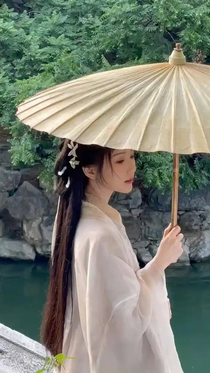 毛晓彤古装撑伞氛围照# 古装美女毛晓彤#毛晓彤说抢跑一下物料