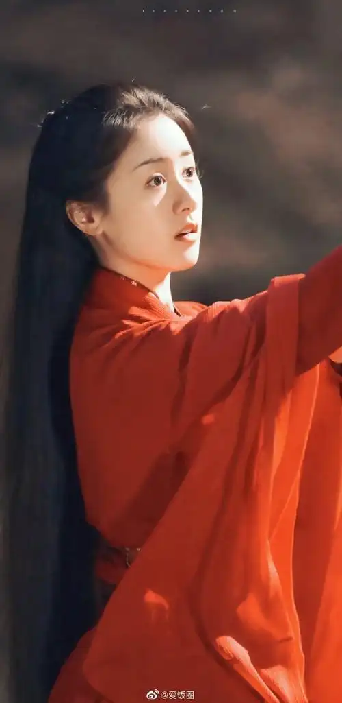 袁冰妍嫁衣战损造型#袁冰妍好适合红色,嫁衣战损妆太凄美了,美女姐姐