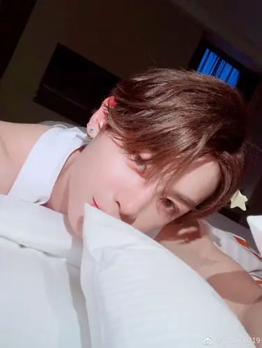 justin补发母亲节自拍 称不想让粉丝们当麻麻才延迟到现在