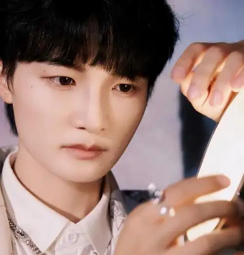 2月12日晚著名歌手周深传出消息