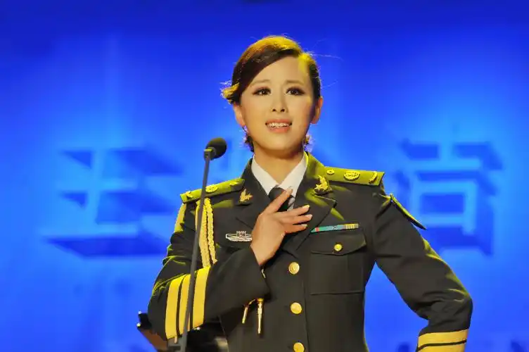 p data-id="gnwxjy7fnt">王雅洁,女,空政文工团优秀青年歌手,出生于